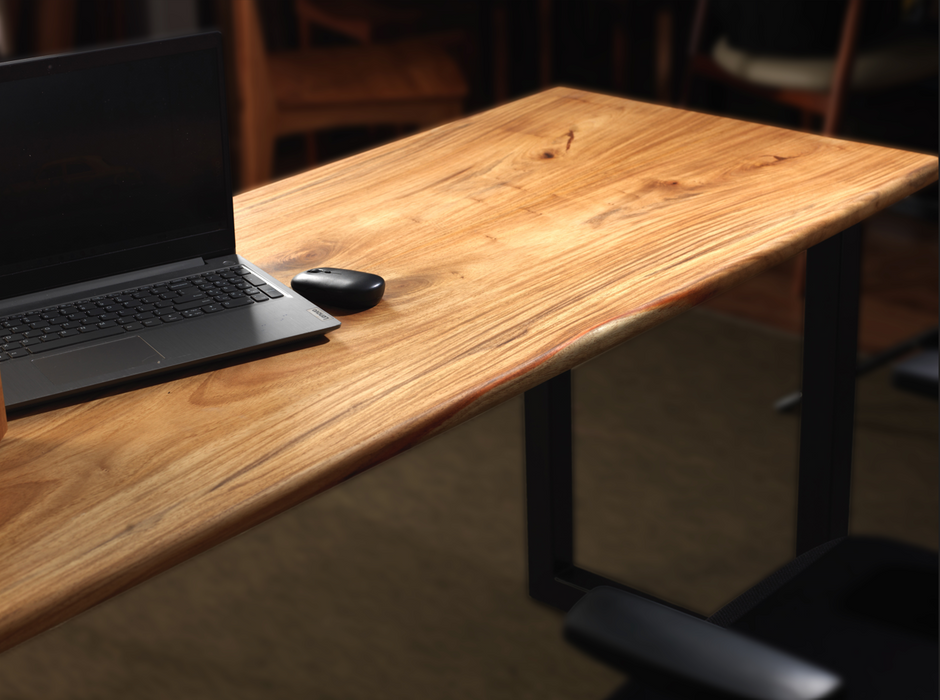 Beautiful wood grains is what you will get from this Angsana solid wood table top. 
